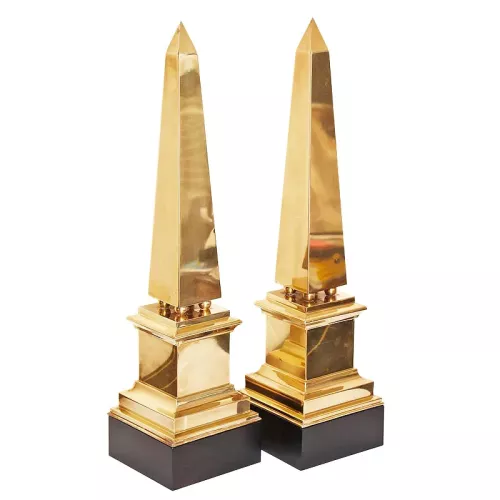 Obelisk met zwarte voet 15x15x52cm